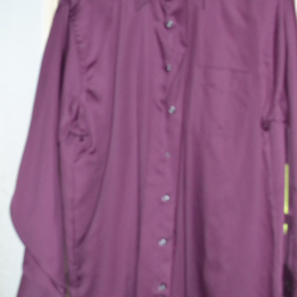 Lotof 4 Geoffrey Beene dress shirts - Picture 4 of 5